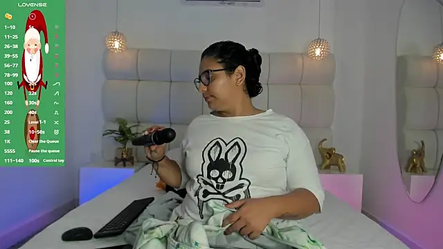 Snapshot of DanielleEvans_ chatting on November 26, 11:22 am DanielleEvans online show from November 26, 11:22 am