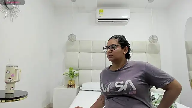 Snapshot of DanielleEvans_ chatting on November 27, 11:23 am DanielleEvans online show from November 27, 11:23 am