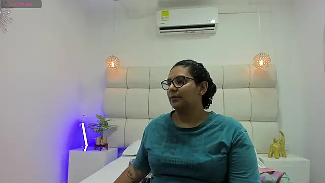 Snapshot of DanielleEvans_ chatting on November 28, 11:24 am DanielleEvans online show from November 28, 11:24 am