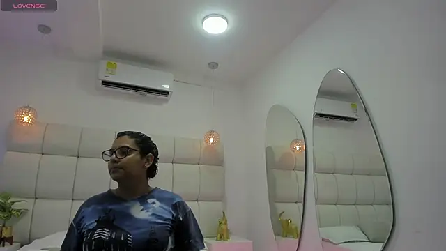 Snapshot of DanielleEvans_ chatting on November 30, 11:14 am DanielleEvans online show from November 30, 11:14 am