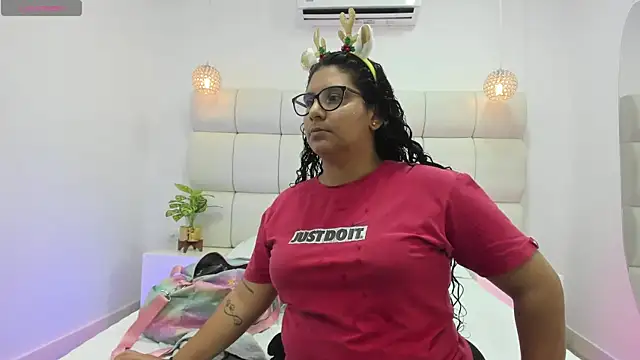 Snapshot of DanielleEvans_ chatting on December 1, 11:26 am DanielleEvans online show from December 1, 11:26 am