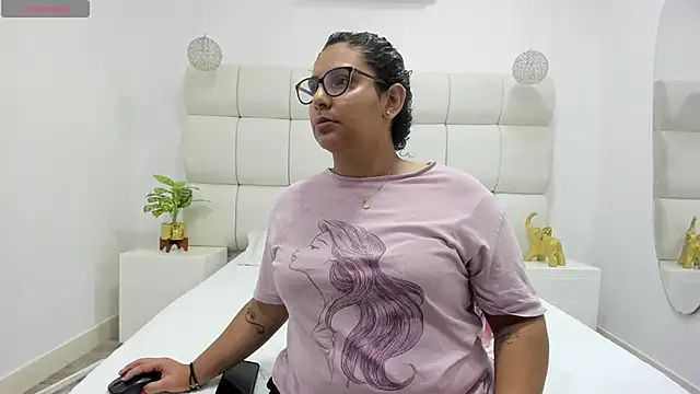 Snapshot of DanielleEvans_ chatting on December 2, 11:26 am DanielleEvans online show from December 2, 11:26 am