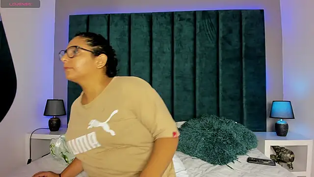 Snapshot of DanielleEvans_ chatting on December 3, 11:08 am DanielleEvans online show from December 3, 11:08 am