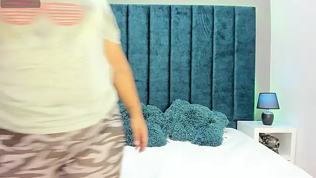 Snapshot of DanielleEvans_ chatting on December 4, 11:19 am DanielleEvans online show from December 4, 11:19 am