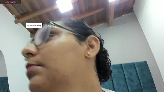 Snapshot of DanielleEvans_ chatting on December 5, 11:19 am DanielleEvans online show from December 5, 11:19 am