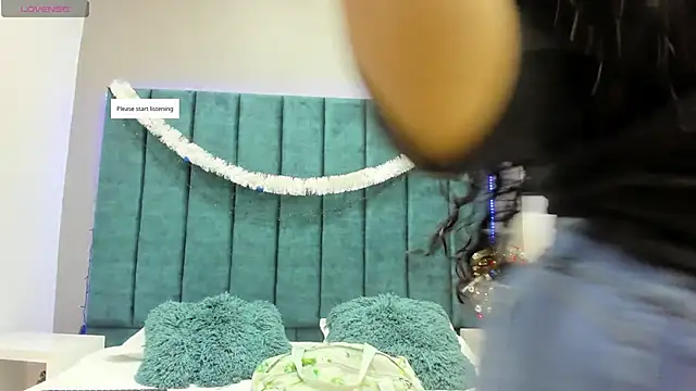 Snapshot of DanielleEvans_ chatting on December 22, 11:18 am DanielleEvans online show from December 22, 11:18 am