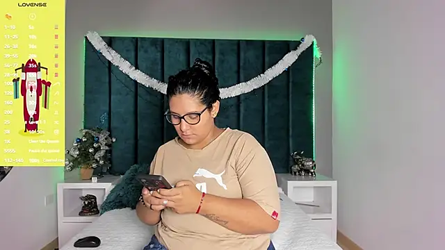 Snapshot of DanielleEvans_ chatting on January 6, 11:14 am DanielleEvans online show from January 6, 11:14 am