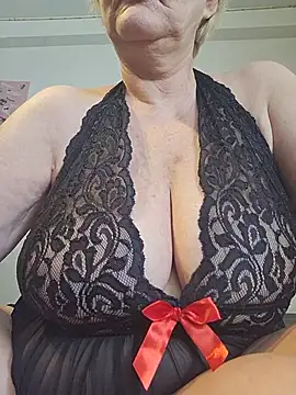 milfchantal4 online show from May 22, 1:06 pm