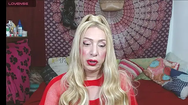 Snapshot of elena_evans chatting on February 3, 10:04 pm elena evans online show from February 3, 10:04 pm