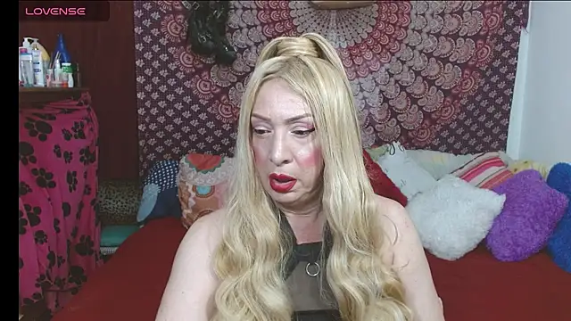 Snapshot of elena_evans chatting on February 17, 5:52 pm elena evans online show from February 17, 5:52 pm