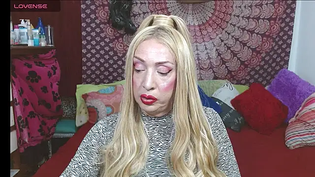 Snapshot of elena_evans chatting on February 28, 4:19 pm elena evans online show from February 28, 4:19 pm