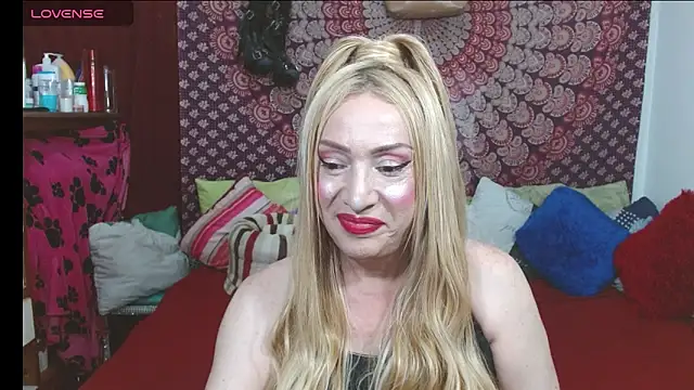 Snapshot of elena_evans chatting on March 2, 7:10 pm elena evans online show from March 2, 7:10 pm