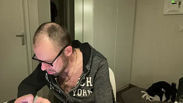 FABIOGLASSES online show from November 23, 10:20 pm