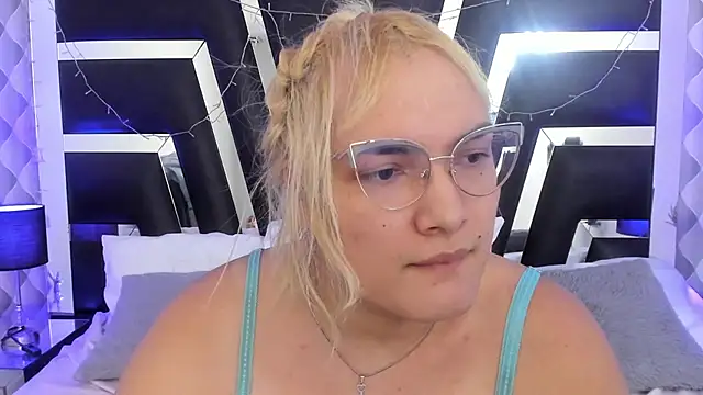 Snapshot of katya_kozlov chatting on October 9, 5:16 am katya kozlov online show from October 9, 5:16 am