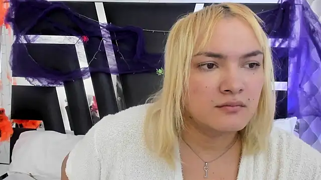 Snapshot of katya_kozlov chatting on November 5, 3:17 am katya kozlov online show from November 5, 3:17 am