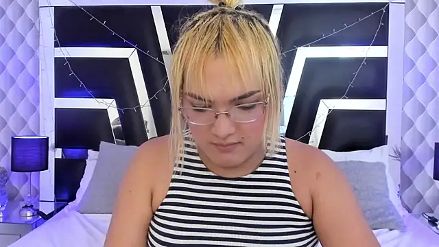 Snapshot of katya_kozlov chatting on November 17, 4:40 am katya kozlov online show from November 17, 4:40 am