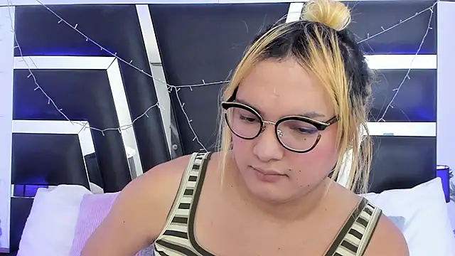 Snapshot of katya_kozlov chatting on February 20, 3:58 am katya kozlov online show from February 20, 3:58 am