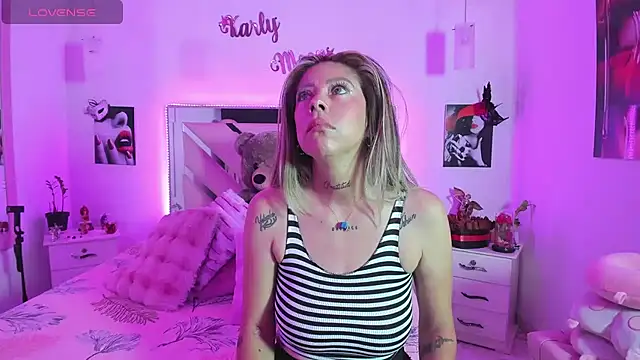 Snapshot of Karly_moon chatting on September 15, 11:38 pm Karly moon online show from September 15, 11:38 pm