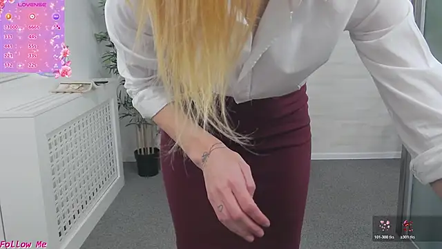 EllaMilf  online show from March 24, 2:44 pm