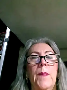 EvaRobinson online show from December 31, 2:08 am