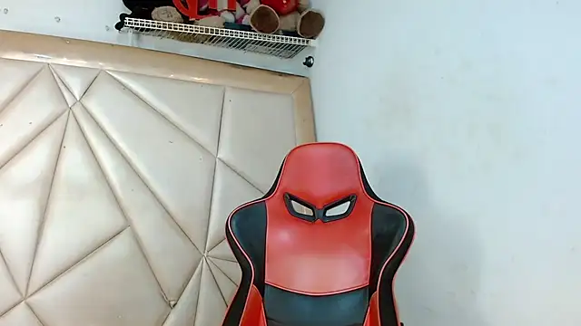 sweet brunettex lovingyou online show from April 18, 7:23 am