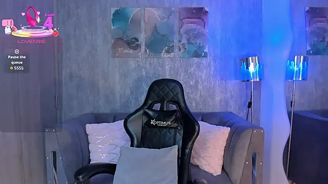 MelanieHudson  online show from October 15, 8:09 pm