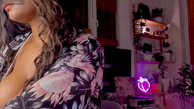 Snapshot of Ana_Peachy_ chatting on December 17, 11:16 pm Ana Peachy online show from December 17, 11:16 pm