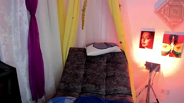 sophiaamethystt online show from December 3, 10:41 pm