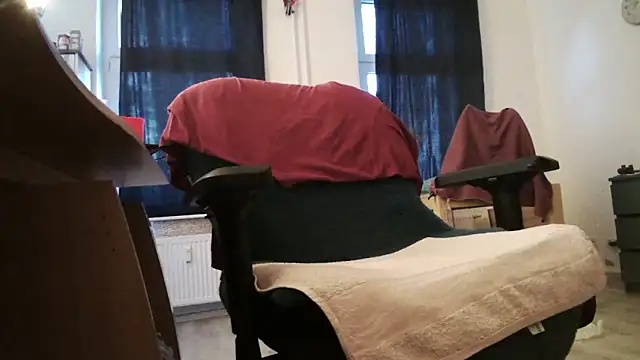 chubbysmallcockxh online show from April 8, 5:46 pm