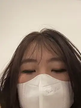 Snapshot of Onee-Chew chatting on February 13, 1:56 am Onee-Chew online show from February 13, 1:56 am