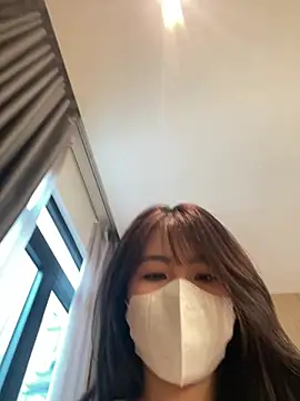 Onee-Chew online show from April 7, 3:40 am