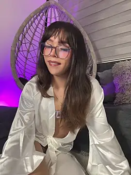 Samantha Bernardo online show from April 14, 4:07 am