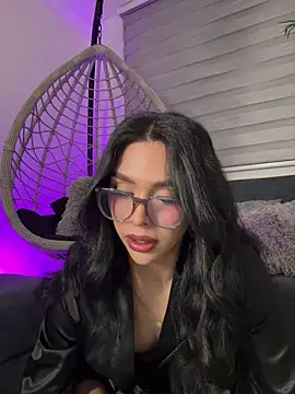 Samantha Bernardo online show from April 17, 4:15 am