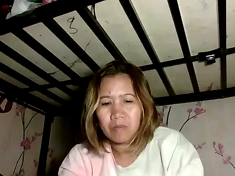 Snapshot of sweet_smile4u chatting on November 13, 3:55 pm sweet smile4u online show from November 13, 3:55 pm