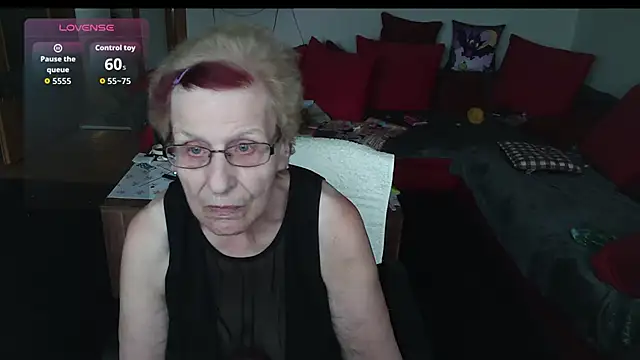 HeisseomaOriginal online show from October 12, 7:18 am