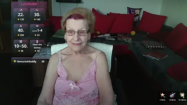 HeisseomaOriginal online show from January 7, 8:17 am