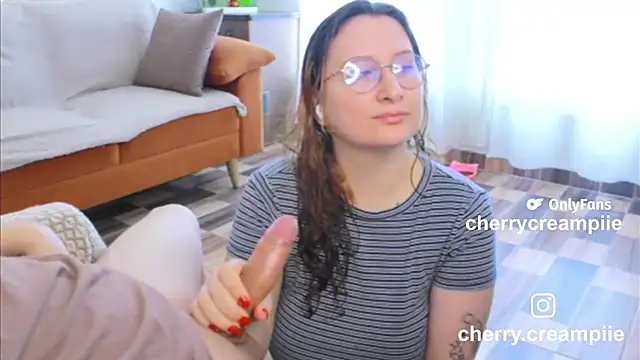 Snapshot of andycherry_secrets_ chatting on February 5, 2:33 pm andycherry secrets online show from February 5, 2:33 pm