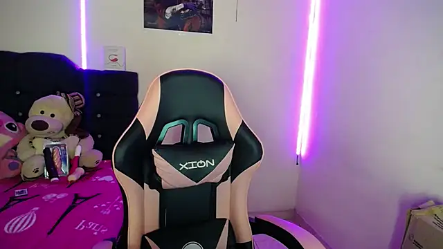 Snapshot of yuliana_19 chatting on October 22, 10:48 am yuliana 19 online show from October 22, 10:48 am