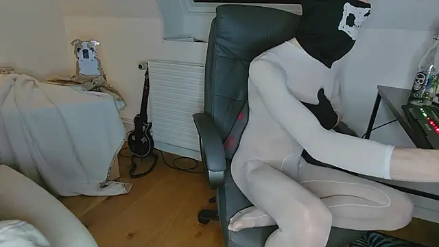 Nyl0nnickb0y online show from March 2, 9:10 pm