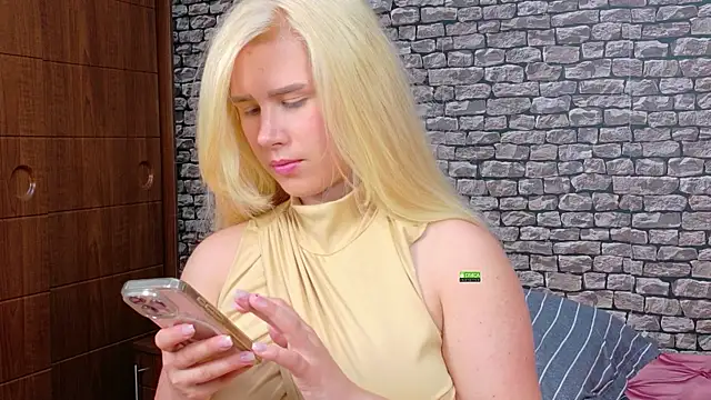CuteBlondeMe online show from July 14, 4:02 pm