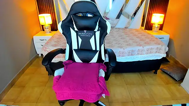 Linda4Petite online show from October 17, 5:59 pm