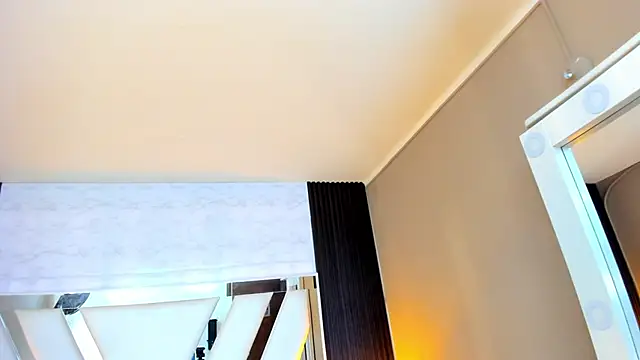 Linda4Petite online show from November 29, 6:00 pm