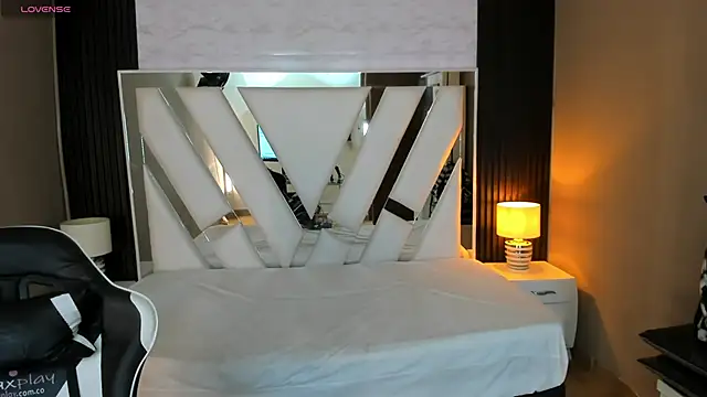 Linda4Petite online show from January 6, 6:33 pm