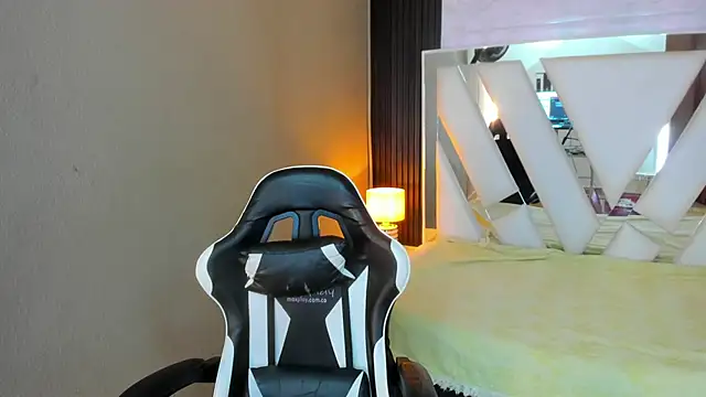 Linda4Petite online show from April 4, 6:38 pm