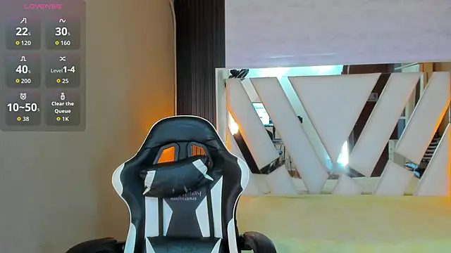 Linda4Petite online show from April 14, 6:36 pm