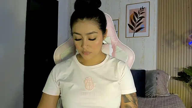 CameronCollins  online show from October 17, 7:49 pm