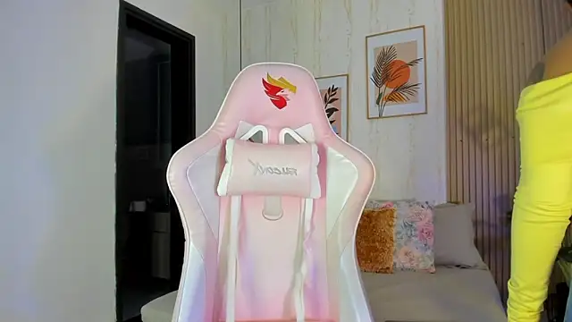 CameronCollins  online show from December 16, 7:52 pm