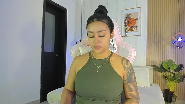 CameronCollins  online show from January 16, 8:02 pm