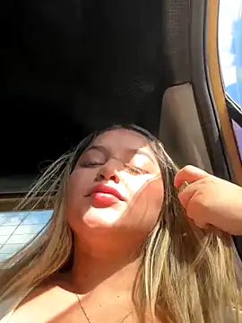 lunablossom  online show from October 19, 8:09 pm