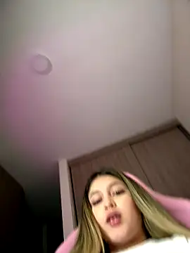 lunablossom  online show from November 5, 12:21 am